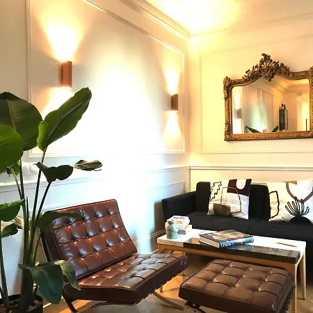 Montmartre Parisian Apartment - 51 M2