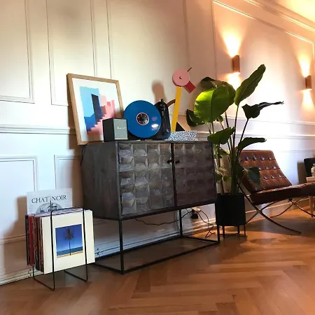 شقة Montmartre Parisian Apartment - 51 M2 *