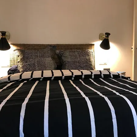 Montmartre Parisian Apartment - 51 M2 شقة