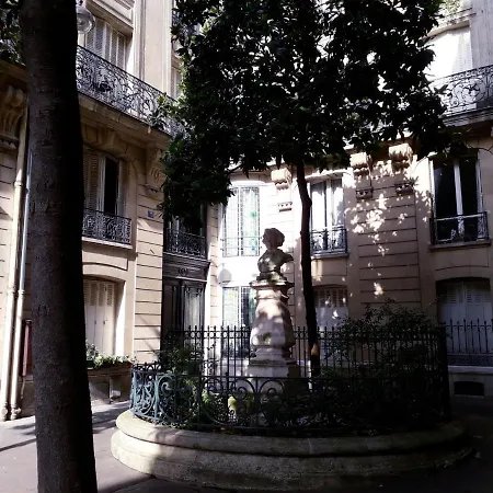 Montmartre Parisian Apartment - 51 M2 شقة باريس