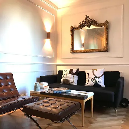 Montmartre Parisian Apartment - 51 M2 *