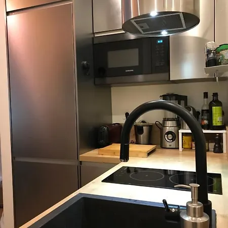 Montmartre Parisian Apartment - 51 M2 פריז