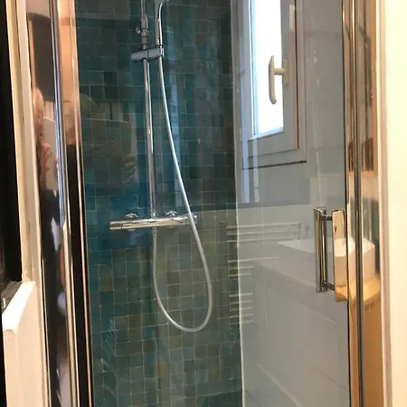 Montmartre Parisian Apartment - 51 M2 דירה פריז