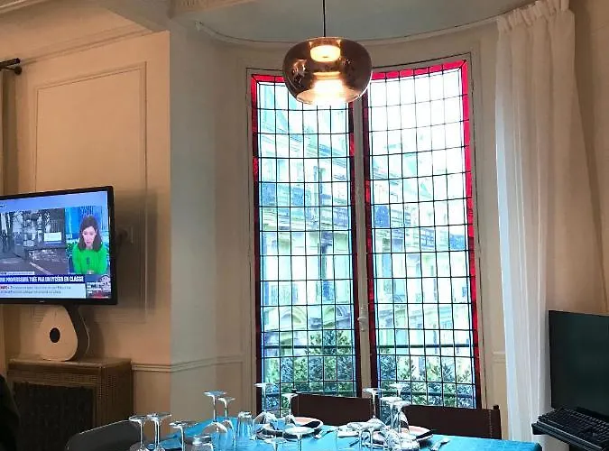Montmartre Parisian Apartment - 51 M2