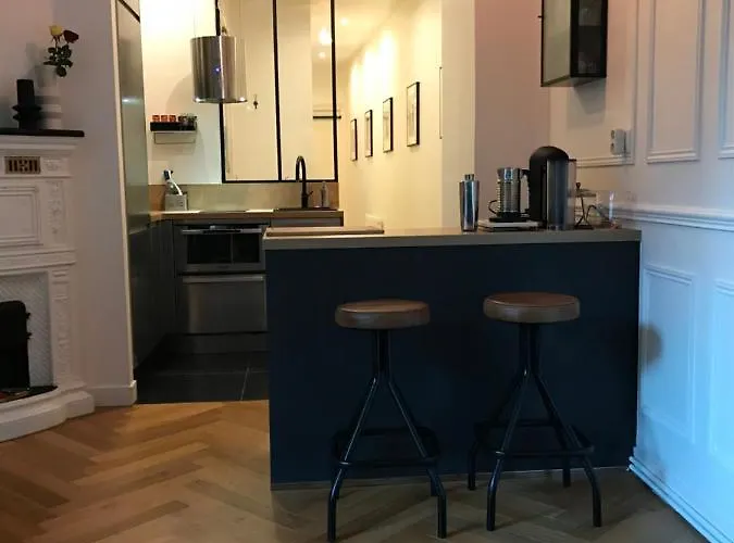 Montmartre Parisian Apartment - 51 M2 *